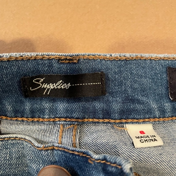 Supplies by Union Bay Mid Rise Distressed Crop Jeans - Size 6 - Picture 12 of 13